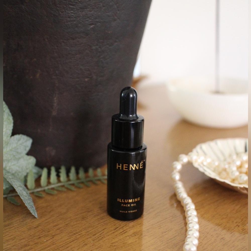 Illume face oil - travel size - lip scrub sample included